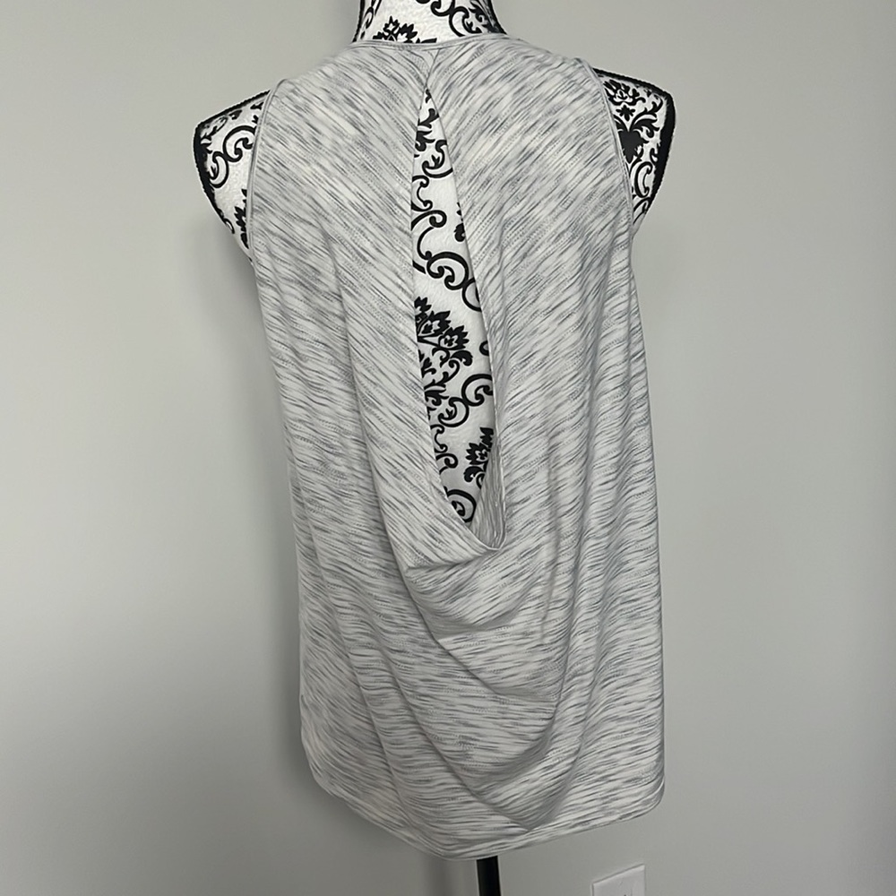Lululemon Tank w/open back